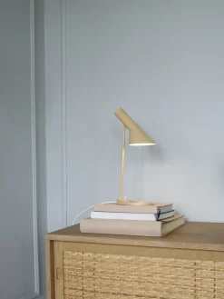 AJ MINI table lamp, Warm sand