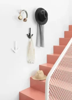 Arrow hanger, black