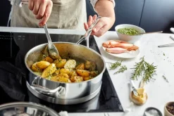 Atlantis 7 sauté pan with lid stainless steel, Ø28 cm