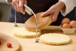 Blomsterbergs adjustable cake base divider, Latte