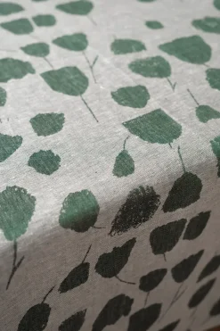 Bouquet table cloth 147x147 cm, Green-off-white