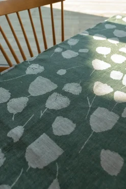Bouquet table cloth 147x147 cm, Green-off-white