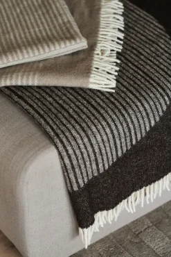 Circles wool throw 130x185 cm, Brown