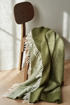 Circles wool throw 130x185 cm, Green