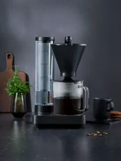 CM8B-A100 performance compact coffee brewer 1 L, Black