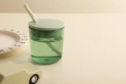 Design Letters straw with lid, Green