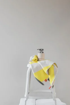 Diagonal towel, Yellow, 70x133 cm.