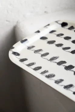 Dot tray 22x43 cm, Black-white