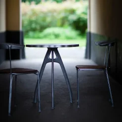 Dover chair, Mahogany oil, black stand
