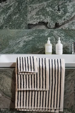 Drift bath towel 70x140 cm, White-black