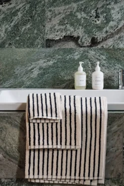 Drift towel 50x70 cm, White-black