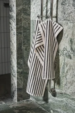 Drift towel 50x70 cm, White-black