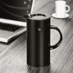 EM77 Stelton vacuum jug 0.5 l, black