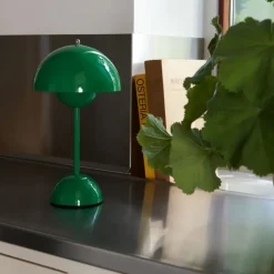 Flowerpot portable table lamp VP9, Signal green