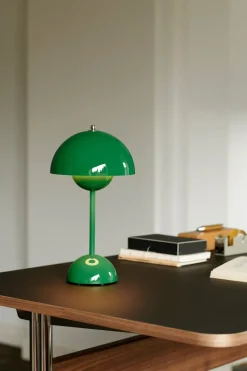 Flowerpot portable table lamp VP9, Signal green