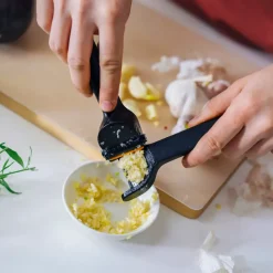 Functional Form garlic press 24 cm, Black