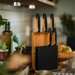 Functional Form knifeblock in bamboo with 5 knives, 6 pieces