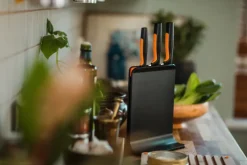 Functional Form plastic knife block with 3 knives, 4 pieces