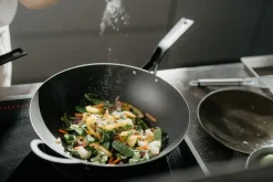 Heirol wok Ø33 cm, Black