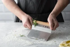 Innovative bench-top scraper 15 cm, Cream Gray