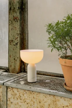 Kizu portable table lamp, White marble