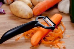 Kyocera ceramic peeler model T, Black