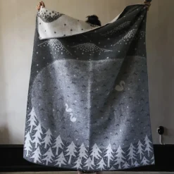 Lake in the valley throw, grey