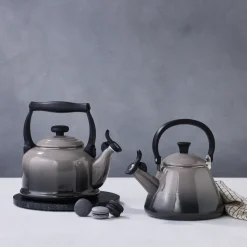 Le Creuset Kone kettle with whistle, Flint