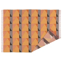 Metric cotton throw, pink