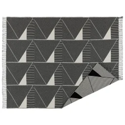 Metric focus cotton throw, black