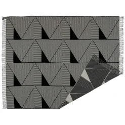 Metric focus cotton throw, black