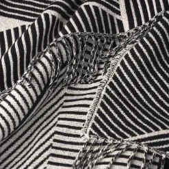 Metric focus cotton throw, black