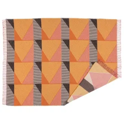 Metric focus No. 1 cotton throw, pink