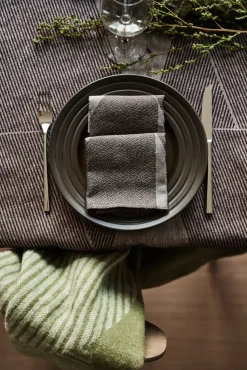 Metric napkin 47x47 cm 4-pack, Brown-white