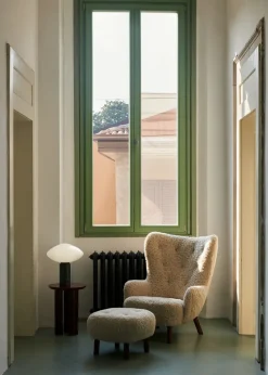 Petra VB3 high armchair, Oiled Walnut-Sheepskin Moonlight