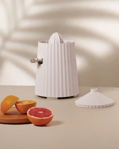 Plissé citrus juicer, Black