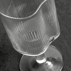 Ripe red wine glass, Clear