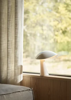 Rumee 220 portable table lamp, Cloud White
