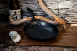 Satake frying pan in lightweight cast iron ceramic, 20 cm
