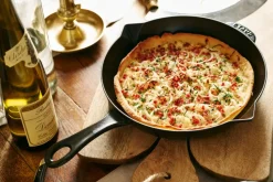 Staub cast iron frying pan with pouring spout Ø26 cm, Black