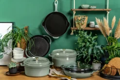 Staub frying pan cast iron with pouring lip Ø28 cm, Eucalyptus wood