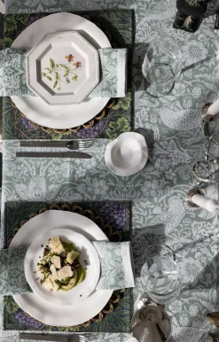 Strawberry Thief table runner 50x150 cm, Green