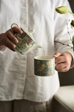 Strawberry Thief teacup with saucer 28 cl, Multi