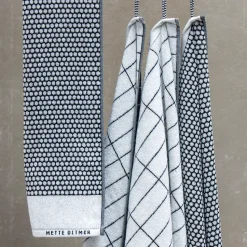 Tile Stone bath towel 70x140 cm, black-off white