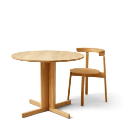 Trefoil dining table Ø90 cm, Oak