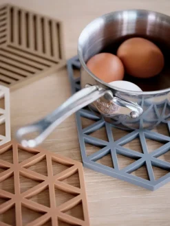 Triangle trivet, Light Terracotta