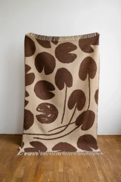 Water lilies throw 130x220 cm, Brown