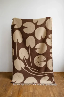 Water lilies throw 130x220 cm, Brown